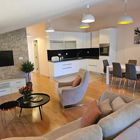 Tonka Biograd Na Moru