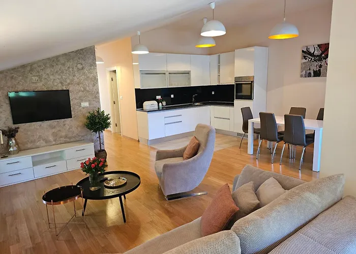 Tonka ביוגראד נה מורו